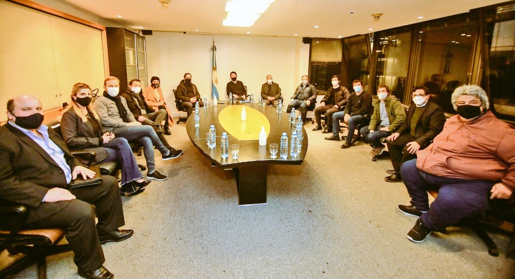 Hoy nos reunimos con autoridades del ENRE en conjunto con otros Intendentes e Intendentas del Gran Buenos Aires para plantear las dificultades que tenemos en nuestros distritos en materia de suministro de energía eléctrica.
