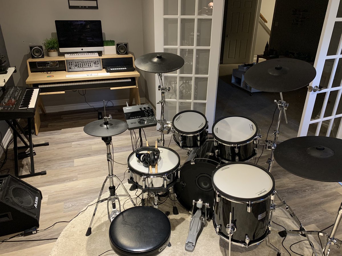 dmosher's tweet photo. Got the audio interface racked, some blanks for the right side, and a power conditioner that hides nicely behind in the desktop. 

I added a headphone extension so I can monitor playback and recording at the drums. 

I just need some acoustic treatment to be done! https://t.co/5ABBabaZHS