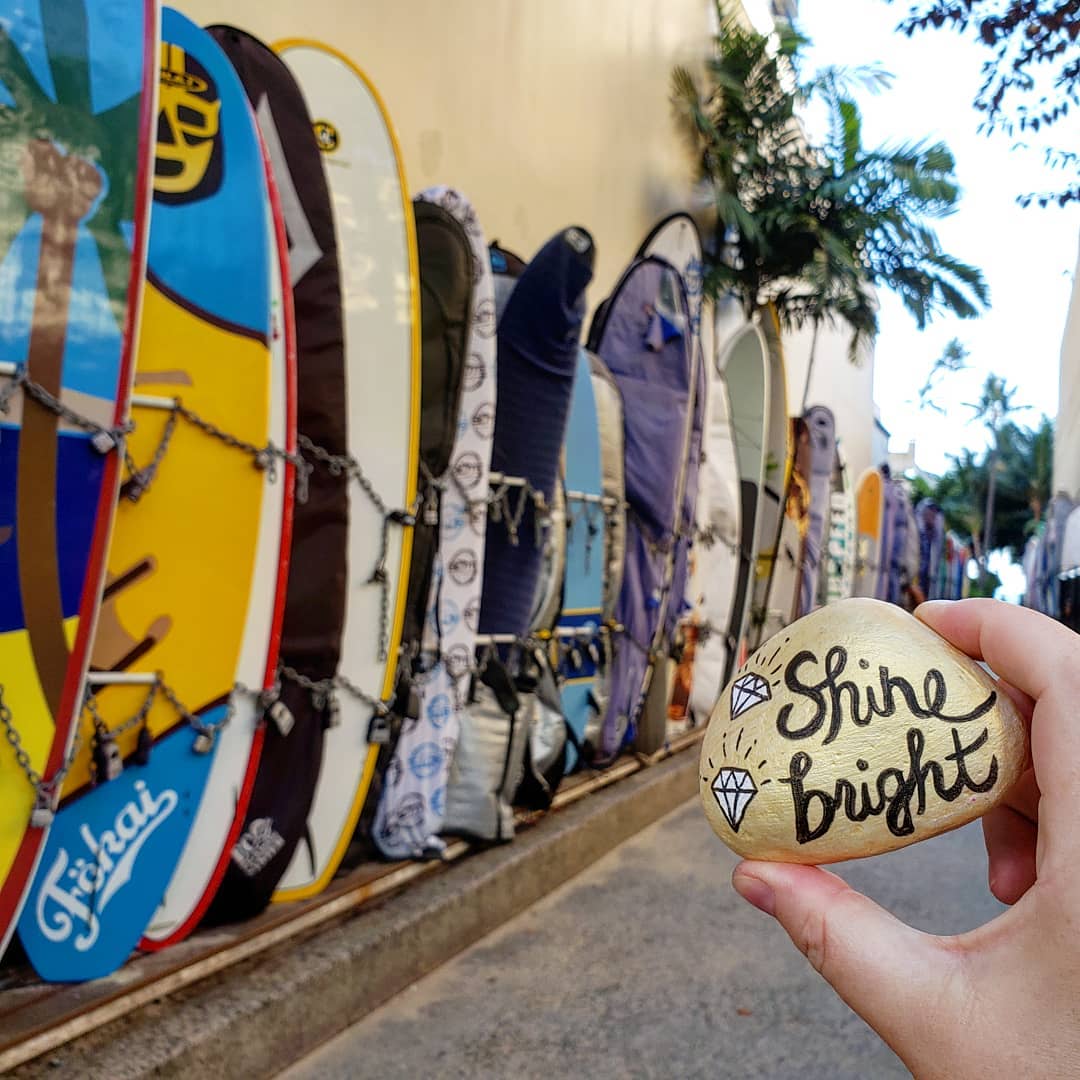 HerringboneWK's tweet photo. We ❤️ #Oahu. Positivity post alert: how cute is this idea? Oahu Kindness Rocks leaves messages of kindness throughout Oahu for you to find and keep, or to rehide for someone else. Have you found one of these gems? Let us know in the comments!
📸: oahukindnessrocks on IG https://t.co/JKU4ntZJj7