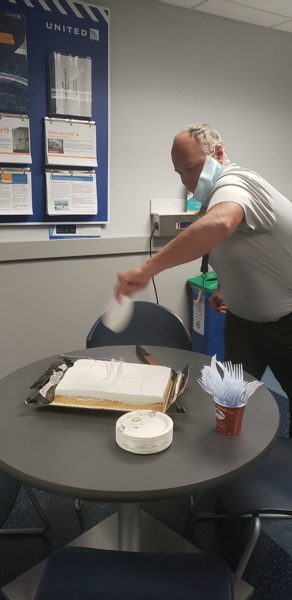 elebadbrown's tweet photo. Thank Rudy for covering the "serving line"! https://t.co/eefvRemZsF