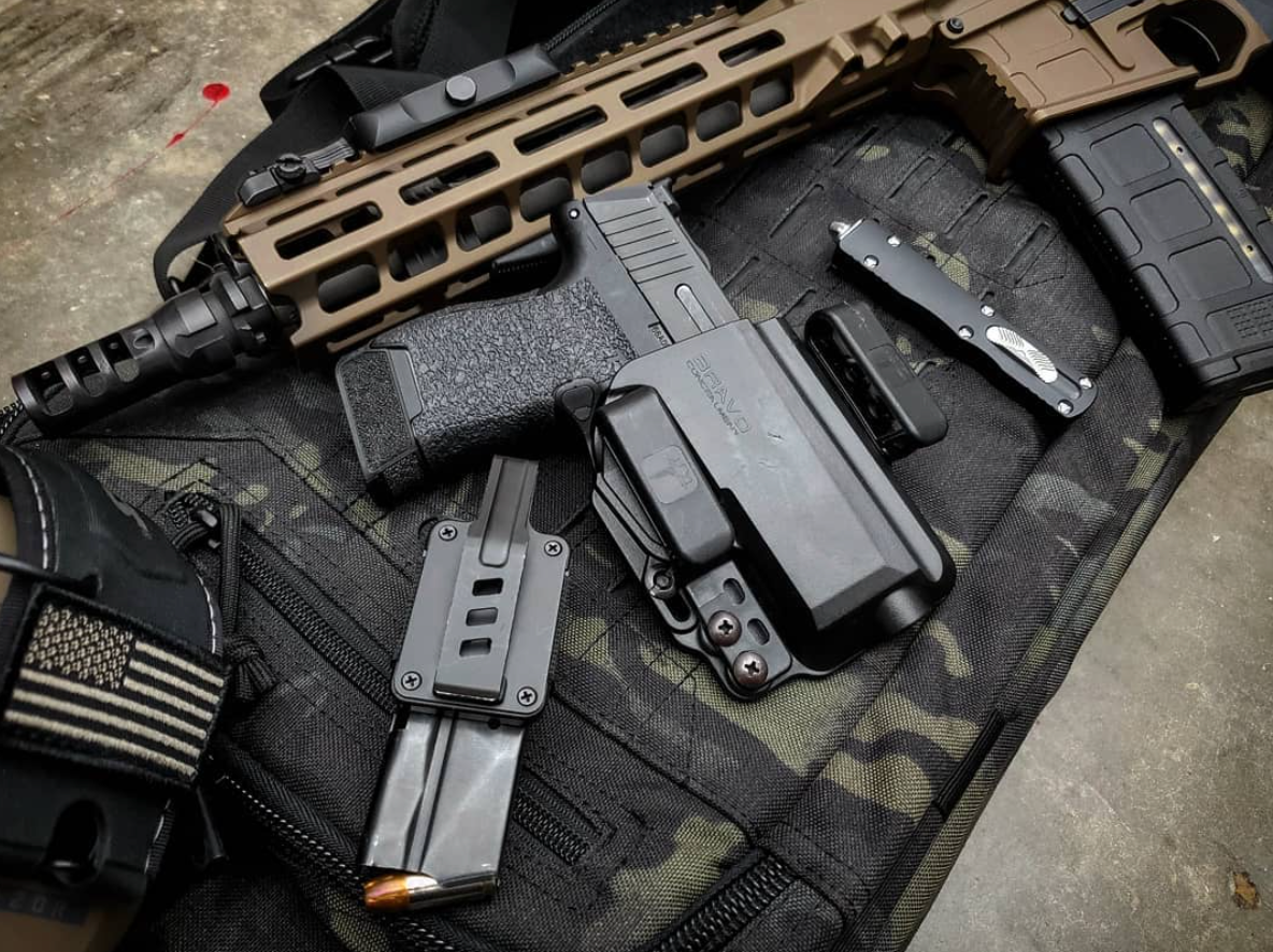 BravoHolsters's tweet photo. Some of my EDC and a rifle.
Does anyone legit EDC a rifle in your vehicle? Anyone absolutely against that idea?
Repost from @I.shoot.guns
#gunsdailyusa #gunsofinstagram #pewpewdaily #bossweapon #sigsauer #p365 #raidanweapons #microtech #technaclip #ishootguns https://t.co/mSU2mahMPo