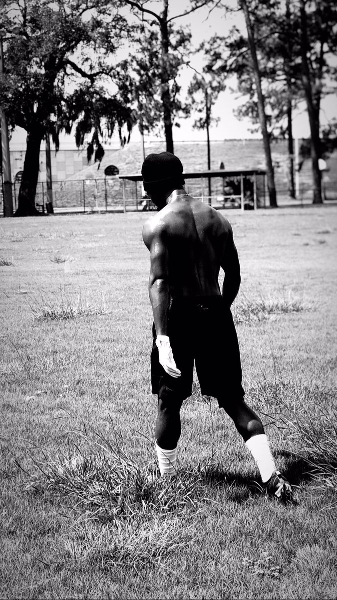 ZacariBrady's tweet photo. Honestly I’m ok with not having my name in shining lights right now...I’m ok with being in the dark I been here my whole life but I know one thing.... I will not be OUTWORKED!!!🦍🖤 https://t.co/IqH0o8i4Hk