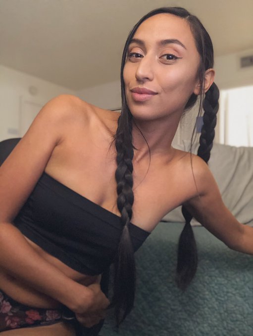 I&rsquo;ll be online tonight! Come by my room 💕🤗 https://t.co/uEZ9b5jjRI<a href="/tag/chaturbate"class="tags"><span>#chaturbate</span></a>