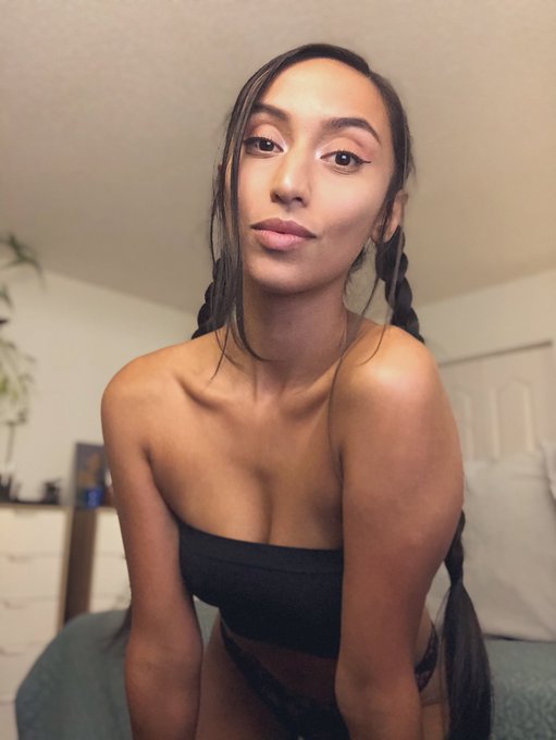 I&rsquo;ll be online tonight! Come by my room 💕🤗 https://t.co/uEZ9b5jjRI<a href="/tag/chaturbate"class="tags"><span>#chaturbate</span></a>