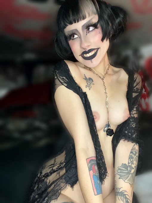 only 8 discounted spots left on my onlyfans!!🖤 and the sale ends tomorrow so get your spot quickly🖤 link