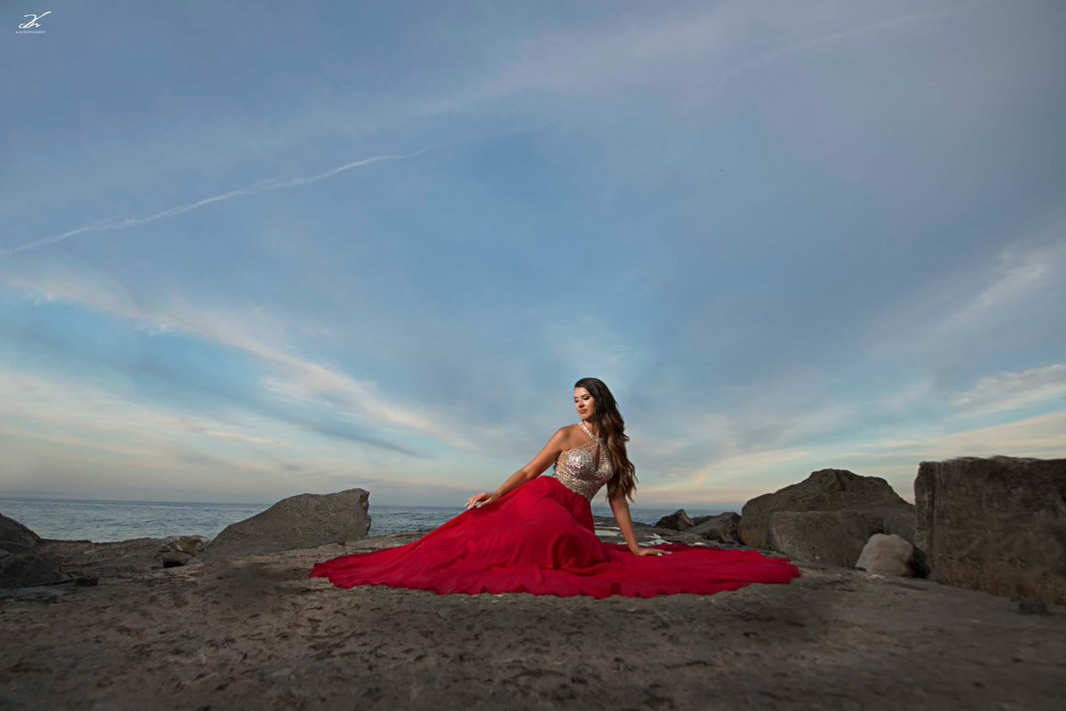 vafsearle's tweet photo. Edward Lewis: โSo what happens after he climbs up and rescues her?โ
Vivian: โShe rescues him right back."
#model #photoshoot #glam #glamourous #reddress #tallgirls #lovinghimwasred #flowing #angel #fineartphotography #wlyg #PLscout #bnmfamily #prettywoman https://t.co/1cV5tFmVbH