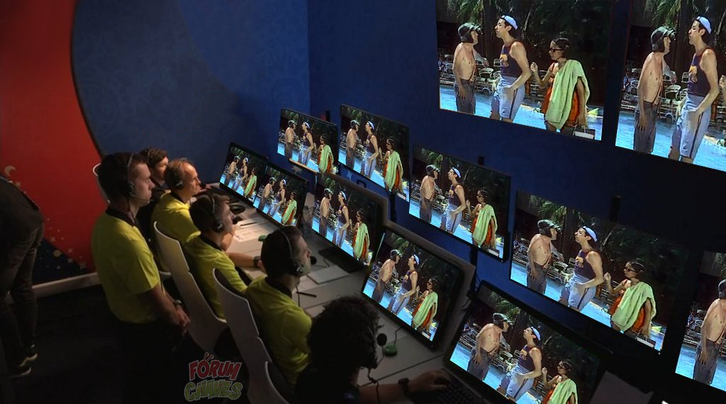 ForumChaves's tweet photo. Equipe do VAR atenta no SBT. #FlaFluNoSBT https://t.co/qiybVceG5v