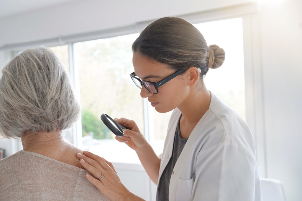 Glendale_Derm's tweet photo. Skin tags are harmless but can be annoying or unattractive. Our specialists at Glendale Dermatology use a variety of techniques to remove skin tags with minimal scarring. Visit our website to learn more: https://t.co/Jpeo4B5Fpm https://t.co/M2ev9r2JeY