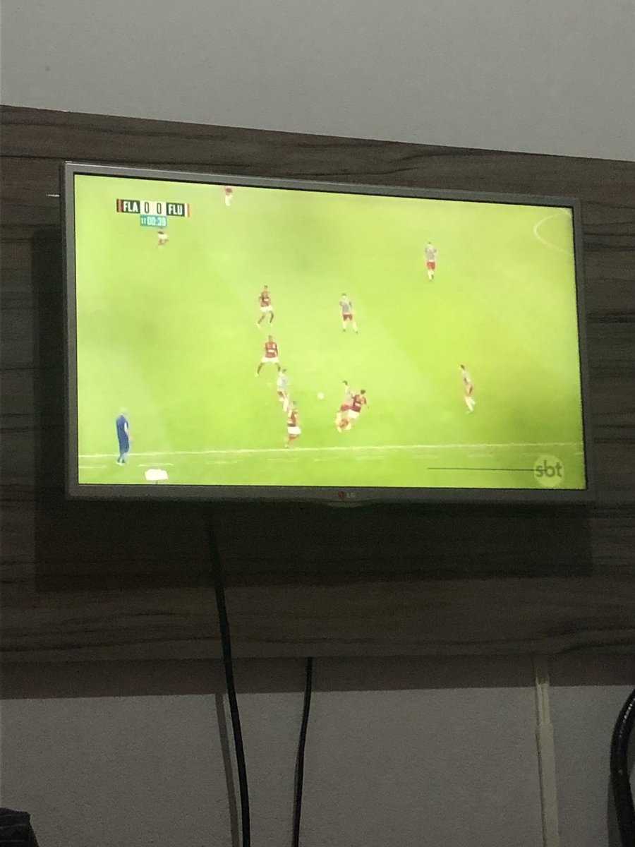 genti_lovers's tweet photo. Agora sim a TV que tem torcida ⚽️♥️🥰 #FlaFluNoSBT https://t.co/9y5o80wm3V