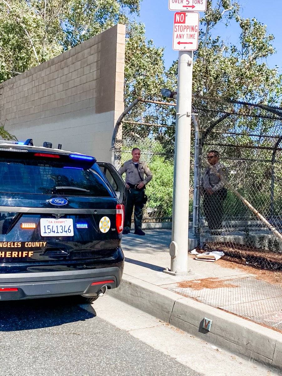 SDMLASD's tweet photo. #SanDimasSheriff w/ @AzusaPD and @LasdMET  assisted a woman who threatened to jump off a bridge. Thankfully, they were able to safely secure her and get her help. 

Struggling w/suicidal thoughts? Call: U.S. National Suicide Prevention Lifeline at 800-273-TALK (8255)  

#LASDMET https://t.co/nk1FIjgl9Z