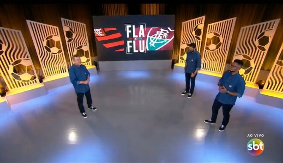 HaminySevero's tweet photo. Sílvio Santos não brinca em serviço.  O que dizer desse cenário maravilhoso. Parabéns SBT!!! #FlaFluNoSBT
#VamoFlamengo https://t.co/PsfvQ2CjoY