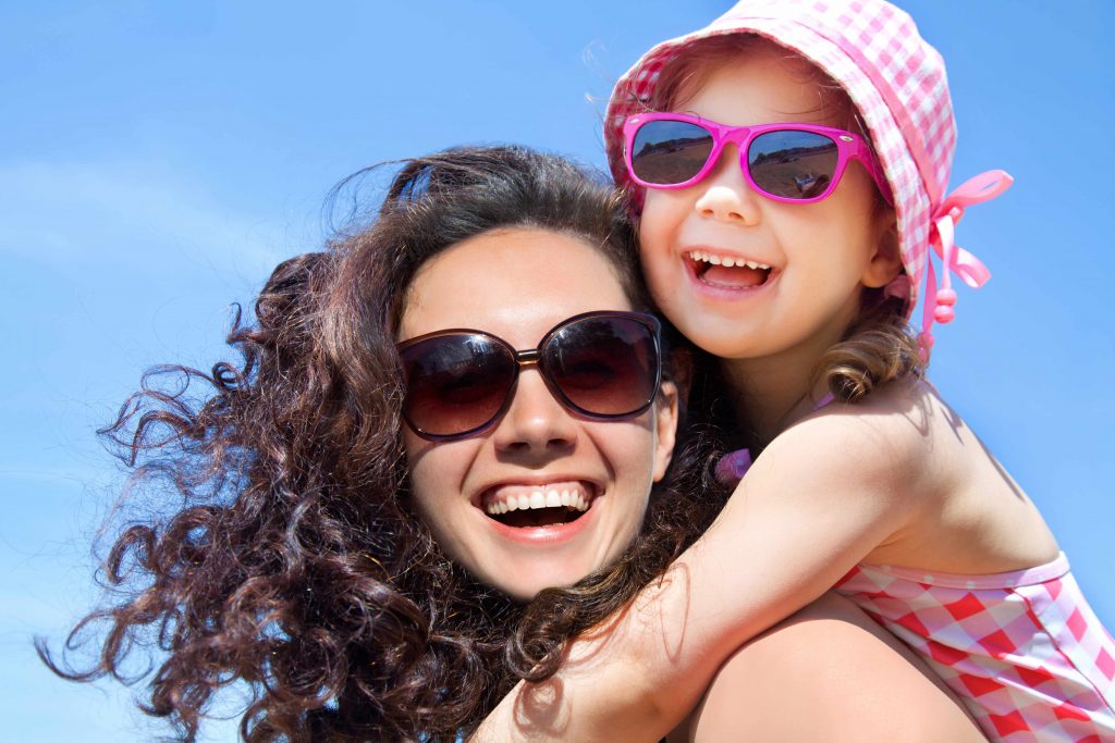 MayoClinicKids's tweet photo. Mayo Clinic Minute: Why sunglasses are a must-wear https://t.co/rinvG5Z8pf https://t.co/C6CKkQh0zy