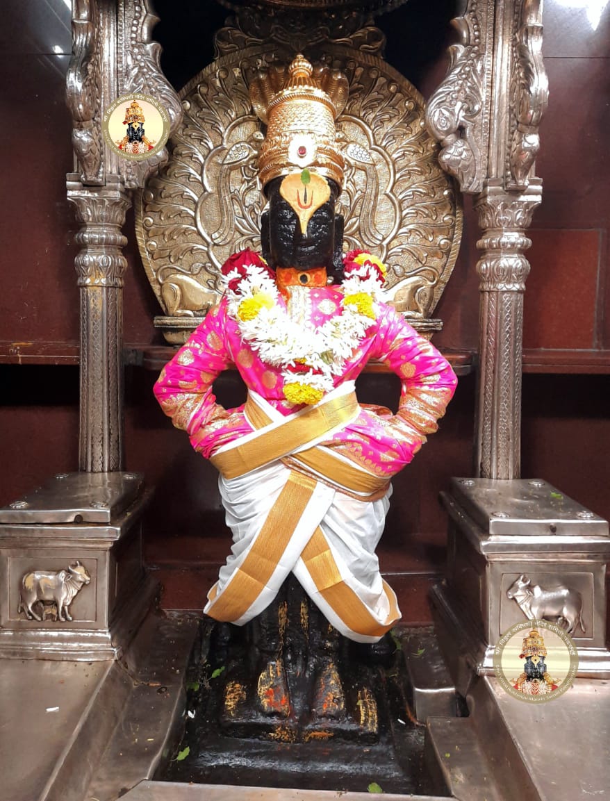 PandharpurVR's tweet photo. *श्री विठ्ठल व रुक्मिणीमाता दर्शन*
       गुर���वार दि- १६ जुलै २०२०
           *🌸नित्य पुजा🌸*
         *🚩काकडा आरती🚩*
       *🚩कामिका एकादशी 🚩*
    *🙏🏻आपण घरात राहू या.🙏🏻*
*🙏🏻कोरोनावर मात करू या...🙏🏻* https://t.co/Hq9ZEQqzMN