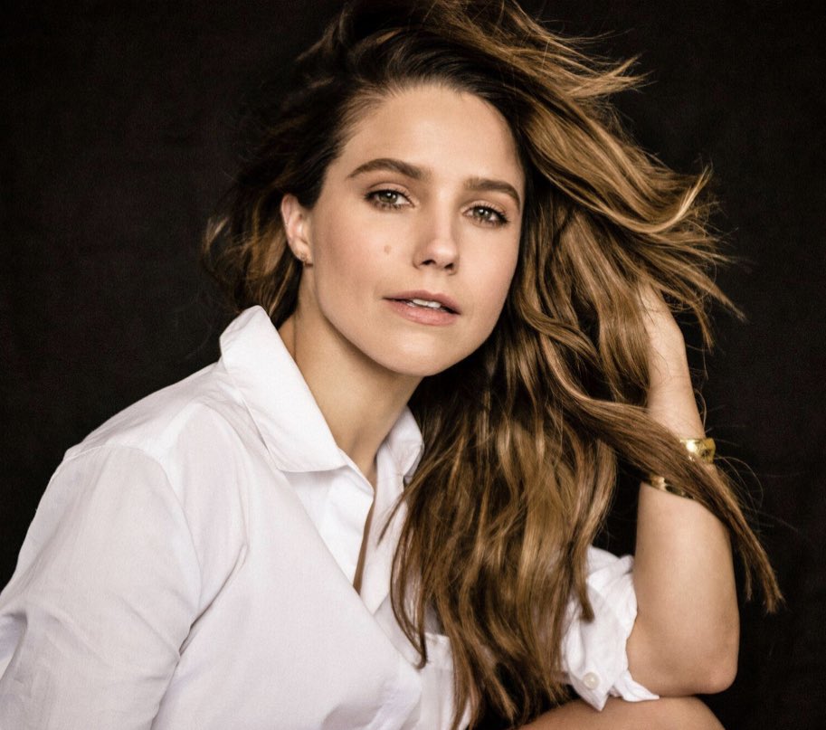 MsJoelyFisher's tweet photo. Join me and this beauty on @instagram on her page @SophiaBush for a candid and clear conversation about the proposed #SAGAFTRA contract.Tomorrow 11:30 am PST. Get the down and dirty. #actors #dissentingopinion2020 #voteNO https://t.co/aGkIRR0Nby