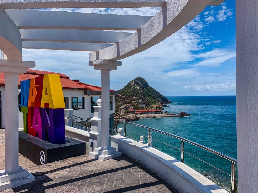 MiLindoMazatlan's tweet photo. Así lucen las nuevas letras de #Mazatlán en el Mirador😍😍

📸SinaloaEnLinea https://t.co/iKC80t4ryI