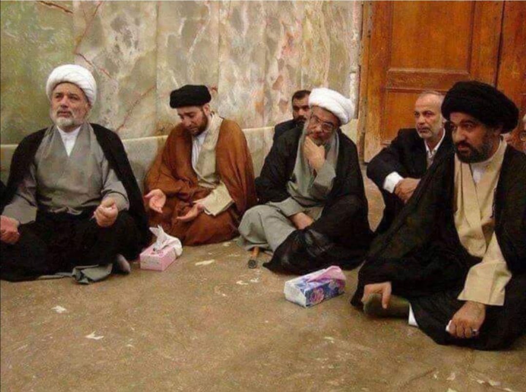 muslimed_bsra's tweet photo. و يكولون ليش تحجي عليهم 😒
صورة في بداية السقوط من جانو فگورة
و هسة ما شاء الله كلهم متفخين و بأسم الدين 🤦‍♀️ https://t.co/uH6e69eTGQ