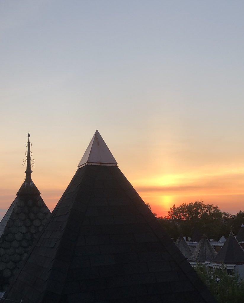 .#bloomingdaleDC sunset this evening #historicbloomingdaledc #turretsofbloomingdaledc #unitblockoftstdc #architecture #victorianarchitecture #victorianhouse #thisoldhouse #historicpreservation #thisplacematters #dc #dclife #igdc