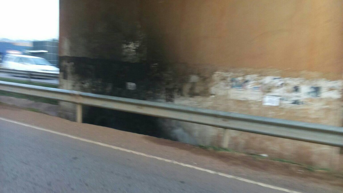 KiapiKFreddie76's tweet image. #infrastructureDestructionAlert see how we humans are doing to the new flyover pillars at #namungonna @KCCAED @UNRA_UG @MoWT_Uganda @UNRA_ED @StartOverUG @StateHouseUg @Parliament_Ug