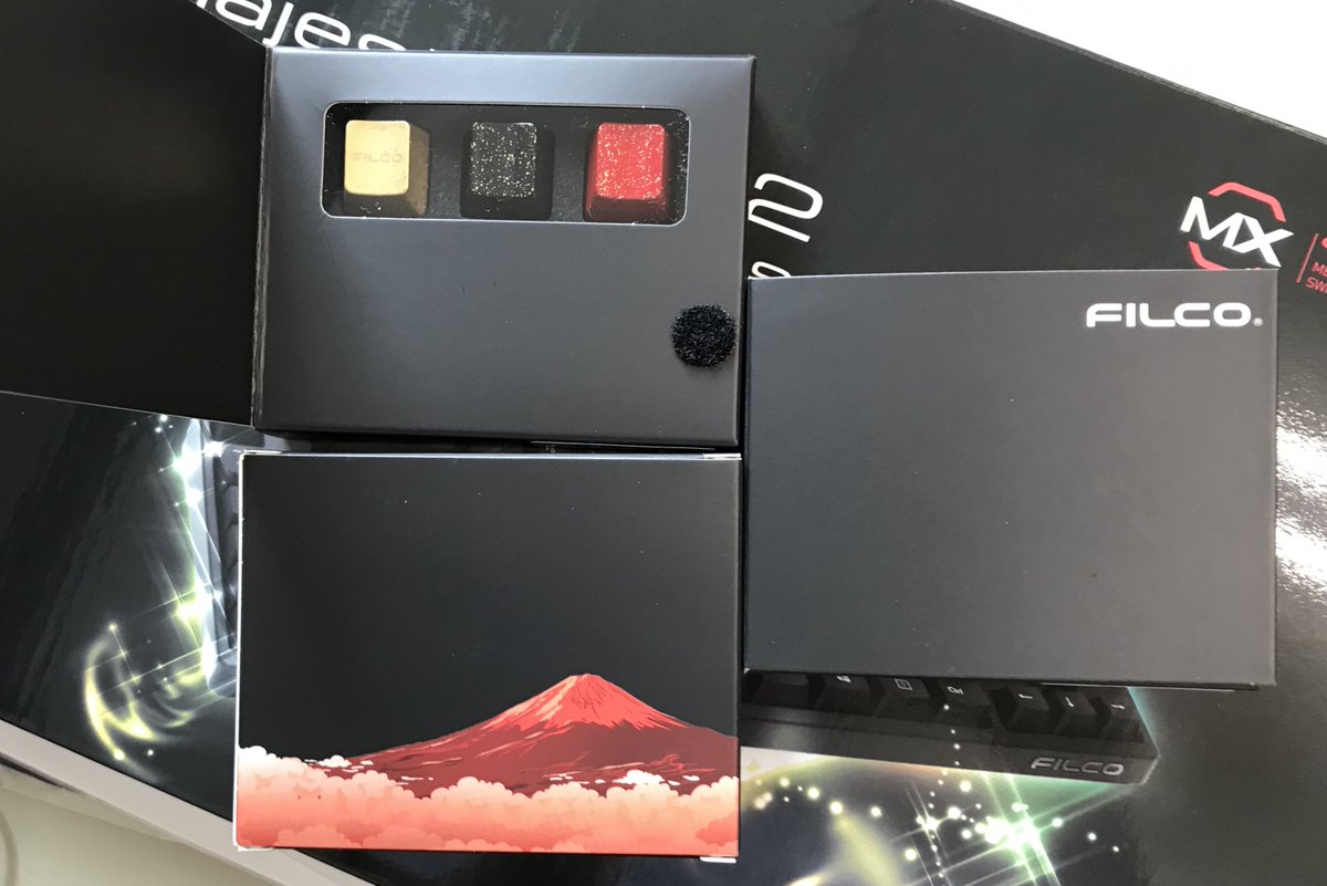 Filco メカニカルキーボード Official على تويتر 新製品 漆塗りキーキャップセット パッケージもこだわった3種類 漆塗りキーキャップセット 銀河 T Co Tq7f0vkri8 漆塗りキーキャップセット 金粉蒔き T Co Qfx05khqg3 漆キーキャップセット 銀粉