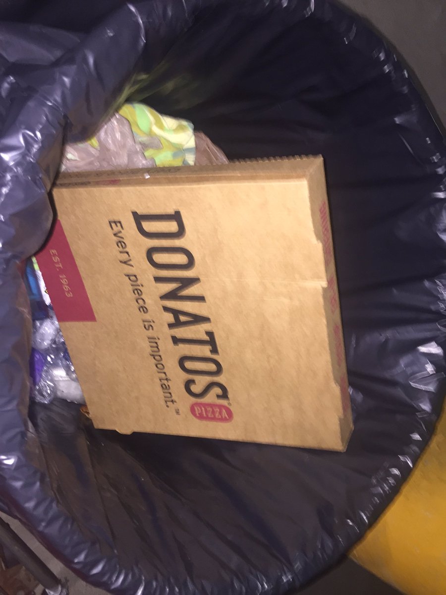 keithAtPlay's tweet photo. Welp! Guess we won’t be eating at @donatos anymore. After handing us our pizza they the drive thru OVERTOP their own sign saying gloves and masks are necessary, he shut the window on me when I asked why no masks &amp; gloves. Garbage service? Garbage pizza. #WearADamnMask https://t.co/jRIQ40nl3n