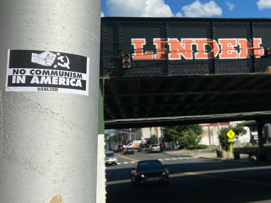 EuropeanAssoc's tweet photo. NJEHA activists placed promotional materials around:
--Linden, New Jersey
--New York, New York
--New Hope, Pennsylvania
--Mount Laurel, New Jersey
#BetterDeadThanRed
#SaveOurStatues
#LawAndOrder https://t.co/RRJLlnCZTi