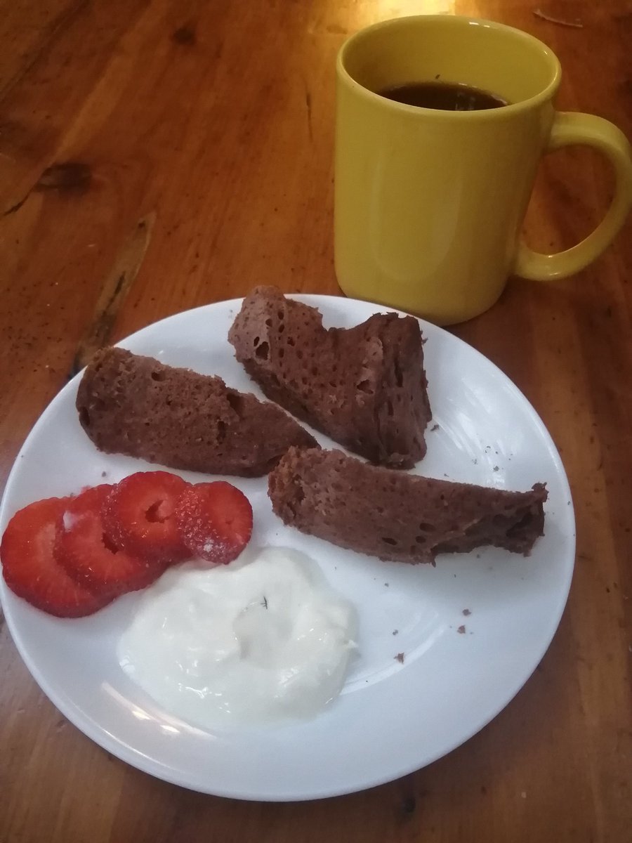AdrianaZugo's tweet photo. La primera fresa de mi huerto 😃🍓😋🥰 #coffeetime #Zen28 #MiercolesCONTIGO #adrianazugo https://t.co/PAqtBSeaYQ
