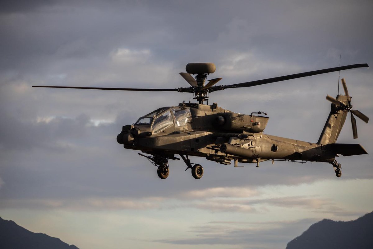 USARPAC's tweet photo. #WingsofLightning have been actively conducting 24 hour operations for #LightningForge20. The 2-6 Cavalry Squadron, 25th Combat Aviation Brigade AH-64 Apaches are providing reconnaissance and security. 
#USArmy @INDOPACOM https://t.co/QQLWMqU52N