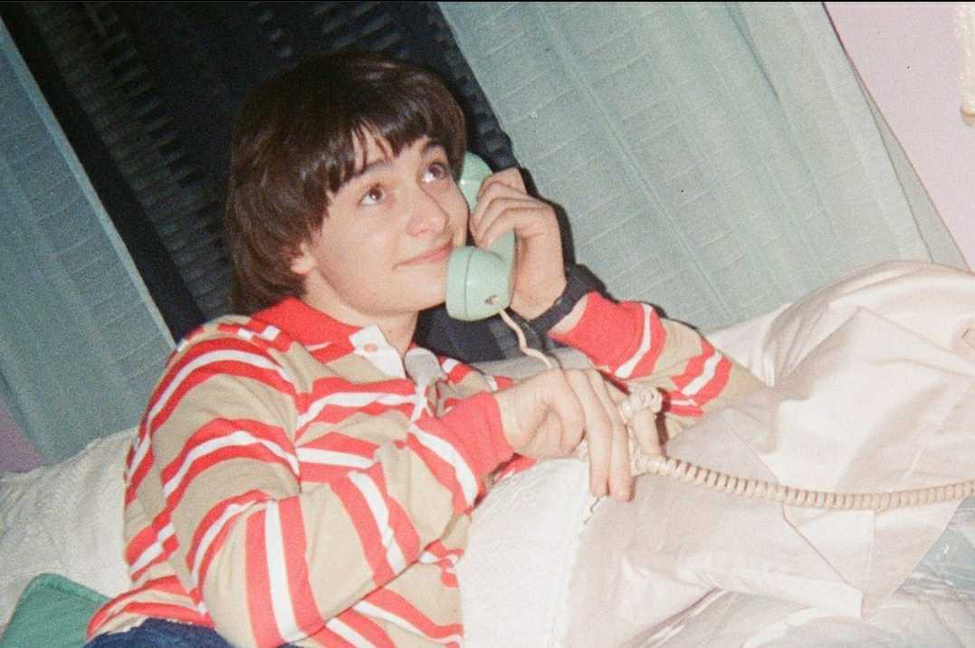 NetflixLAT's tweet photo. Hoy, hace 4 años, estrenó la temporada 1 de Stranger Things.  🥰 https://t.co/vgmglUanZl