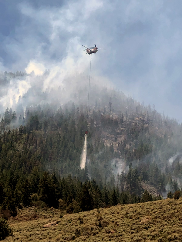 UtahWildfire's tweet image. #AllenFire Update: 40 acres, 0% contained, 120 people assigned. Weather allowed crews to launch direct attack on the fire w/ air support. Able to build lines on E and W flanks of fire today. #blmgl