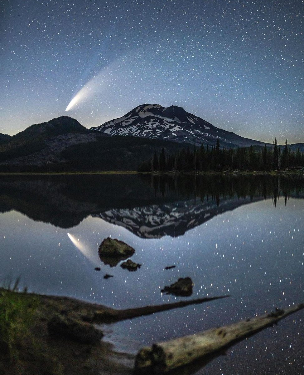 Photo 1: whitwhitehouse | ig (Oregon).Photo 2: weownthemoment | ig (Heceta Head Lighthouse).Photo 3: kosiarkaworks | ig (Wroclaw).Photo 4: goranvidovicphotography | ig (Trillium Lake). #NeowiseComet