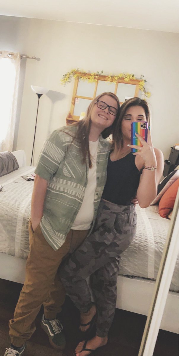 haylsnah's tweet photo. couldn’t imagine life without you ❣️ https://t.co/ao9WMJB737