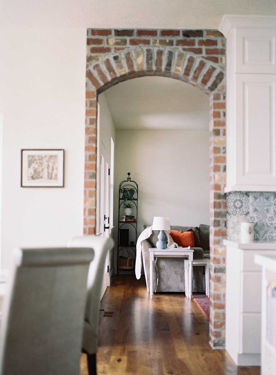 BrianDavidRobe1's tweet photo. This room to that room.
Pentax 645 film snitch by my Overly Palatable Deli Donut...
#seattledesigner #briandavidroberts https://t.co/yNzDTiFhyk