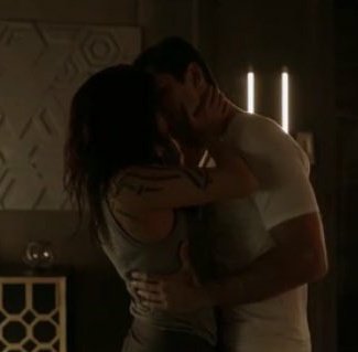 xinwillsarms_'s tweet photo. Jason gives           Jason takes away

#The100 https://t.co/n0mrIrrDCo