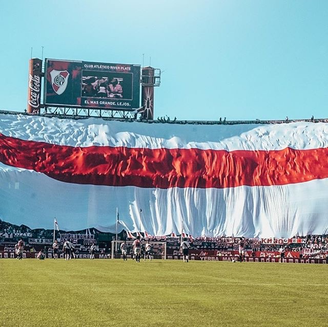 schlenkeralan's tweet photo. Créanme que detrás del telón está el estadio Monumental con Los Borrachos del Tablón.
(Los verdaderos)

River, el más grande lejos. https://t.co/8j74X5AnHM