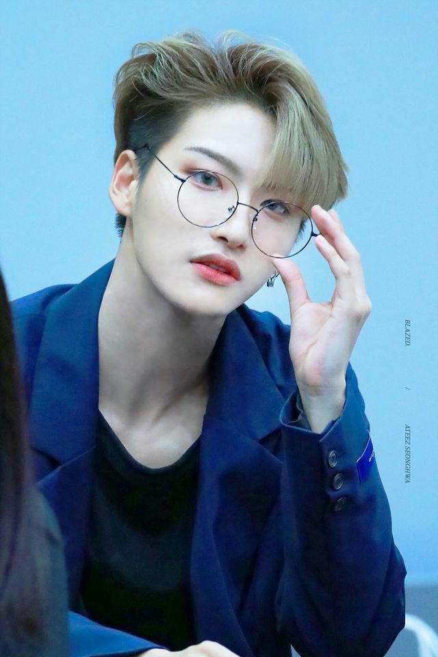 seonghwa; spring - poetrypen scratches parchmentjasmine permeates the gard'a violin singstap on a shouldera reminder of time spentbreaks to be takenblake reminiscentwords so beautiful, they stingas pen scuffs once more