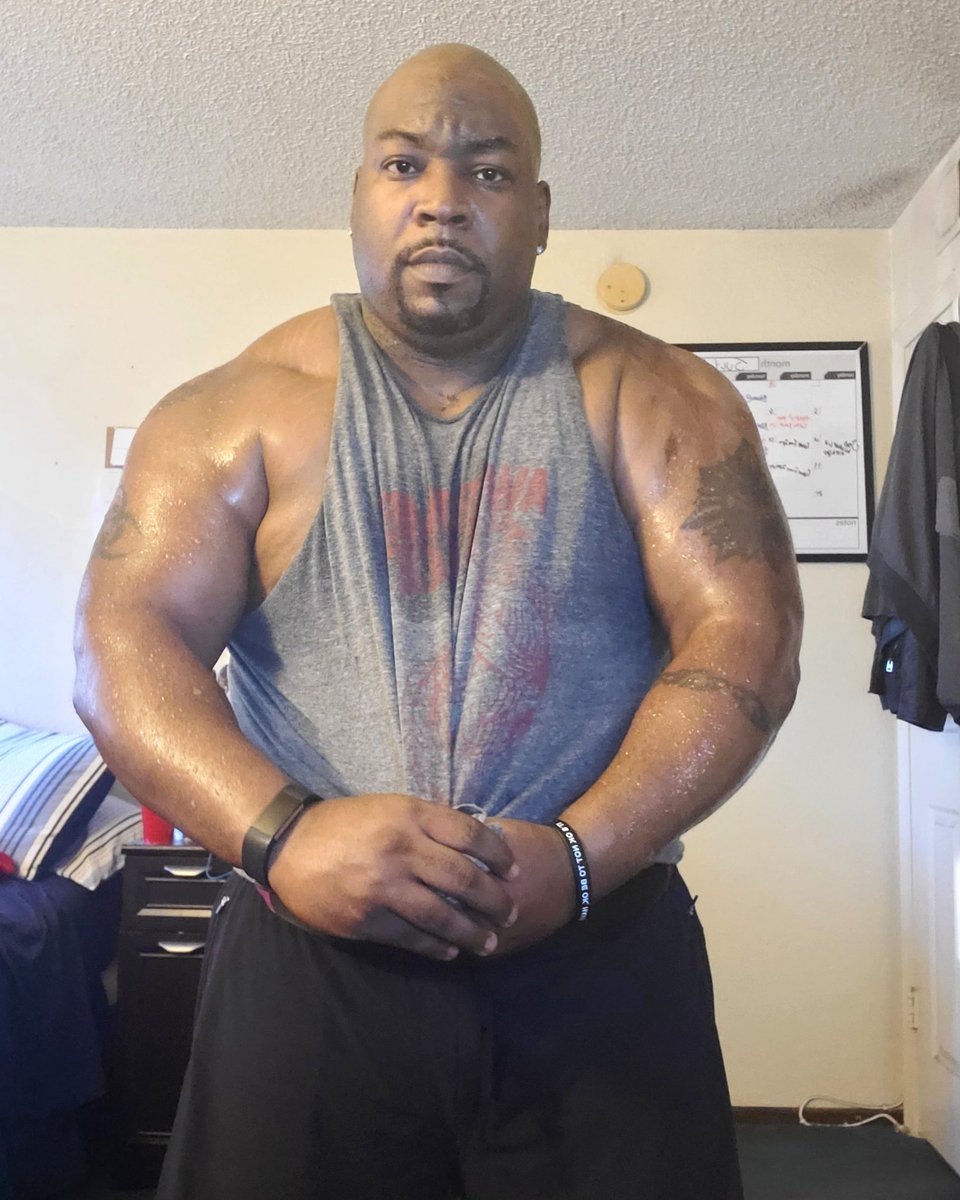 MrJayWashington's tweet photo. And that's a wrap on the 2nd #FocusT25 workout of the day this one #speed2point0 glad im in a damn group to push through. I for sure and doing sweaty workout clothes laundry tonight.  Im kust tryna shrink, tone and lean out. #SuperVillainStatus #MrMirakuru #fitness #CameraReady https://t.co/C6kokDtb84
