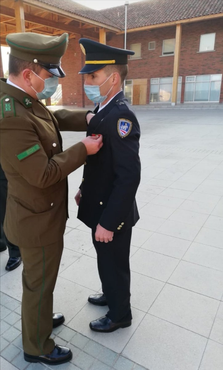 LegalesSan's tweet photo. #SomosDalep. 
"No basta con SABER, también hay que APLICAR; no sólo es QUERER, también hay que ACTUAR." 
INTEGRIDAD... virtud máxima de un LÍDER. 

En la Dirección de Apoyo Legal se  crean nuevos líderes que sirvan al país desde cualquier escenario  profesional. 
#OrgulloDalep 💪 https://t.co/cJFpUWg0R0
