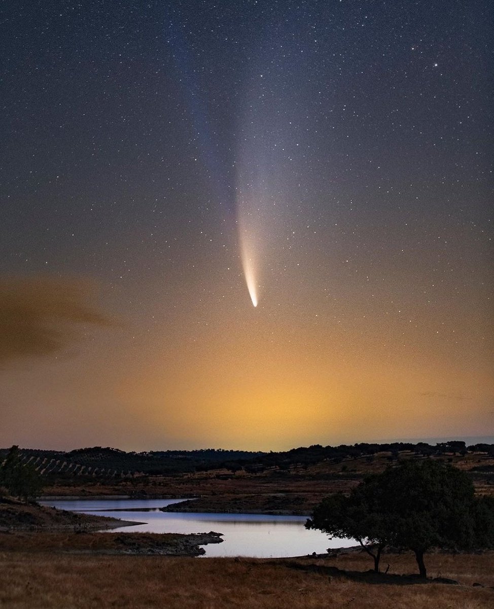 Photo 1: miket.imagery | ig (Little Sable Point Light).Photo 2: jaditpnw | ig (Washington).Photo 3: canpofficial | ig (Turkey).Photo 4: darkskyalqueva | ig (Portugal). #NeowiseComet