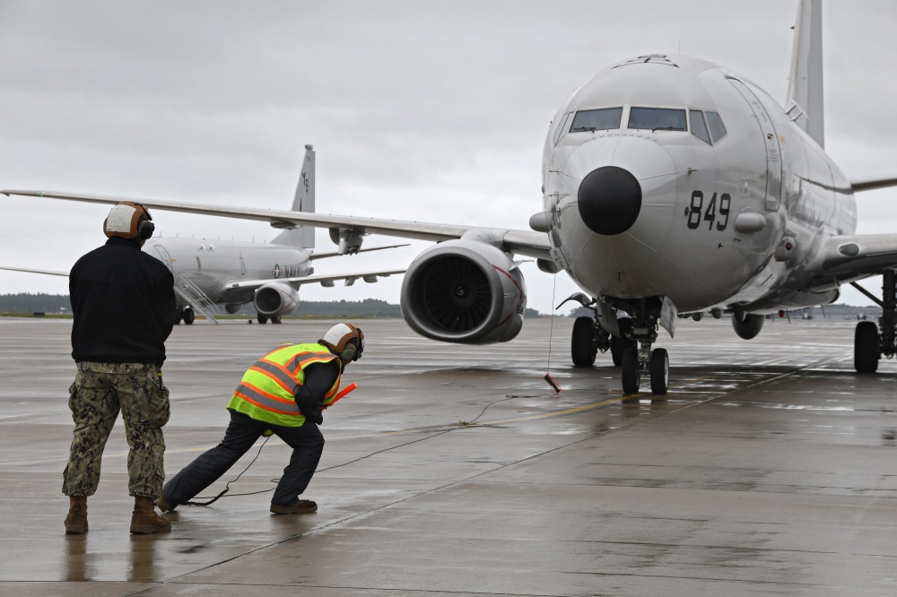 USPACOM's tweet photo. A @FlyNavy P-8A #Poseidon, with to Patrol Squadron #VP1, launches from @TeamMisawa. VP-1 is deployed to #NAFMisawa, Japan conducting maritime patrol and reconnaissance and theater outreach operations within @US7thFleet #C7F AOR #NavalAir #Readiness #FreeandOpenIndoPacific https://t.co/fVPq1IIBZF