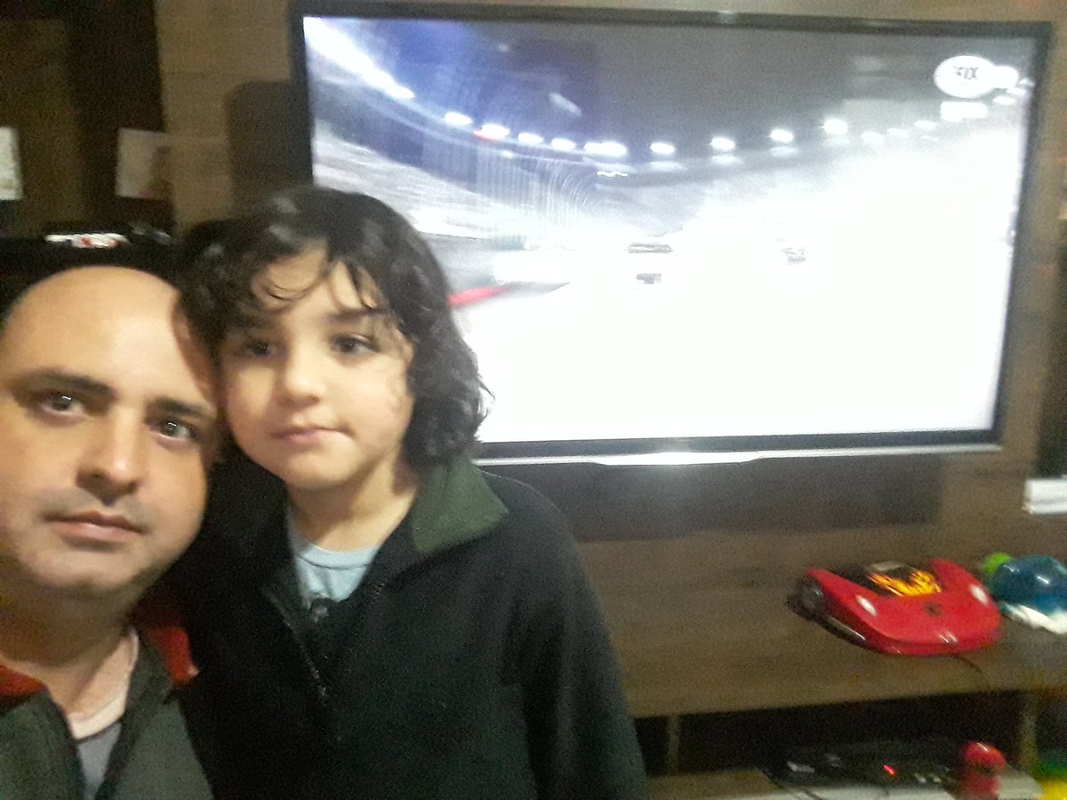 #nascarfoxsports 
Estamos ligados desde o início. 
Abraços pra nos aí. 
Gustavo e Gabriel