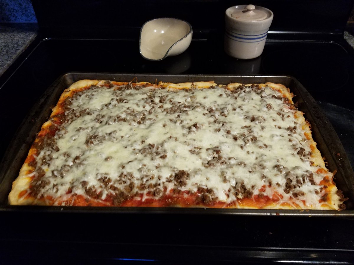 Homemade Pizza! Its what's for dinner❤ believe it or not I made it (with Danny giving me direction all the way through😁👩‍🍳❤👨‍🍳😃)