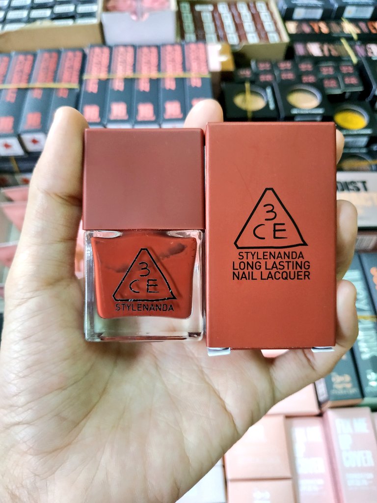 BabyPiggy88's tweet photo. ლ╹#พี่กล้วยinstock╹ლ
🦋🌈 มั่นใจถูกที่สุด‼️3CE Long Lasting Nail Lacquer #RD07
彡🌷EXP.2021 ราคาเพียง 150.-
彡🌷EXP.2022 ราคาเพียง 190.- (ราคาปกติชิ้นละ 490.-)
♡ ยาทาเล็บสีน้ำตาลแดงตุ่นๆ สีนี้สวยมาก!
#พร้อมส่งBabybanana #ชี้เป้าโปรถูก #howtoperfact #พรีออเดอร์เกาหลี https://t.co/qWozu0re5V