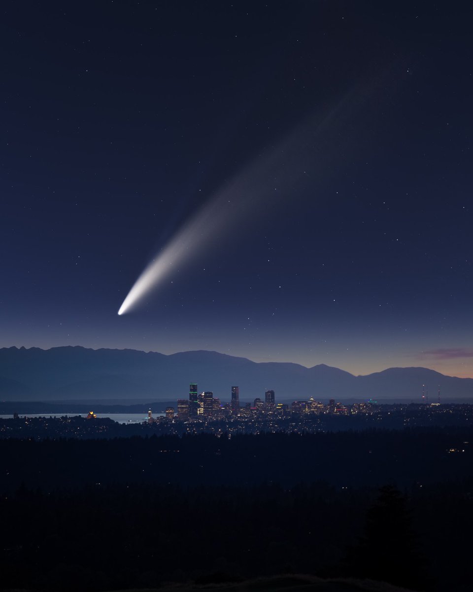 Comet Neowise setting over Seattle last night!