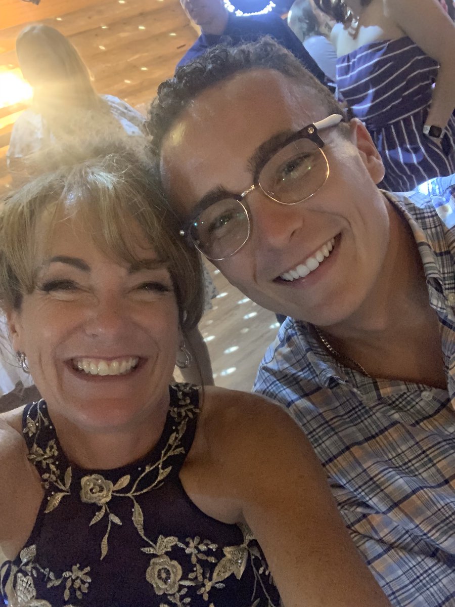 NoahJustinger's tweet photo. So much love to my hippie Veggie Momma ✌🏽🥬. https://t.co/rwIxMBwmKH