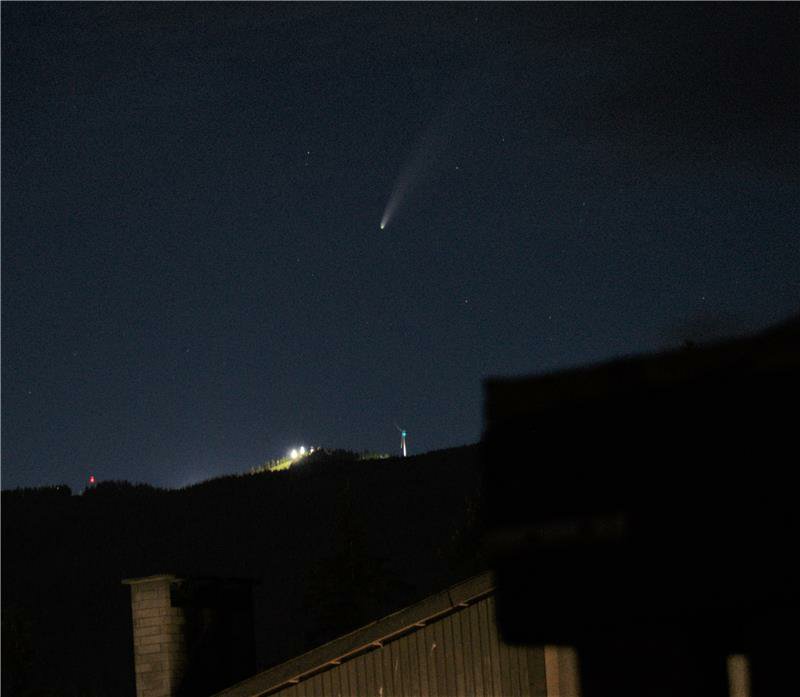 Neowise over <a href="/grousemountain/">Grouse Mountain</a>. Taken from our balcony last night. Despite significant light pollution a pretty good shot! #NEOWISE #comet #NeowiseComet <a href="/NorthShoreNews/">North Shore News</a> <a href="/CityOfNorthVan/">City of North Vancouver</a> <a href="/NVanDistrict/">District of North Vancouver Discussion</a> <a href="/NASA/">NASA</a>