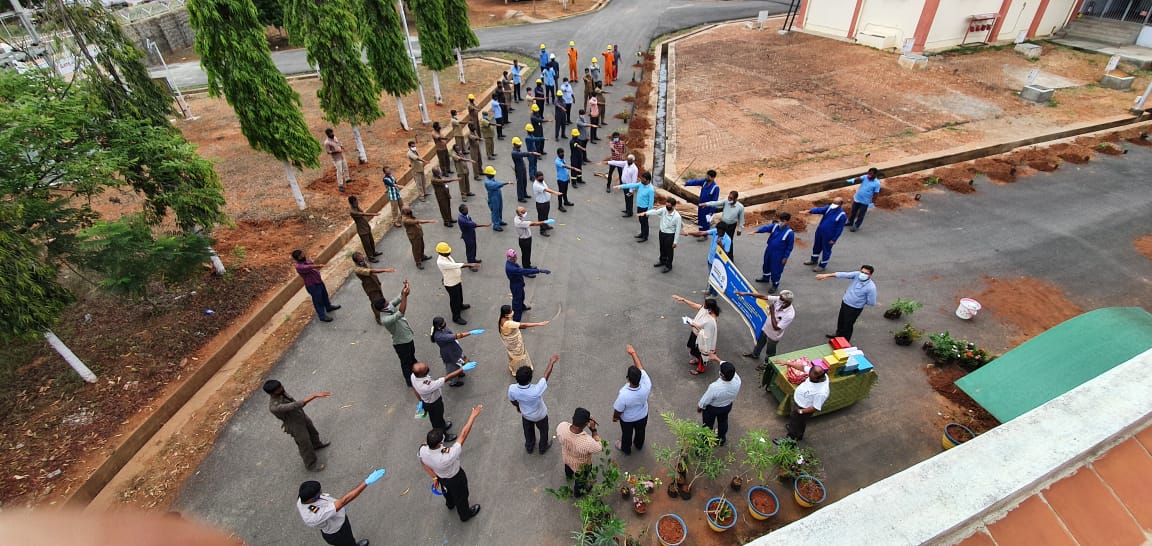 TopBpcl's tweet photo. Irugur TOP installation has administered swachchta pledge with all contracts staff, security, QC team and all staff @PMOIndia @bpclcbe @CbeRetailBpcl @8singhi @BPCRetailChn @singharunbpcl #SwachhtaPakhwada2020 https://t.co/HAiiCdIlRu