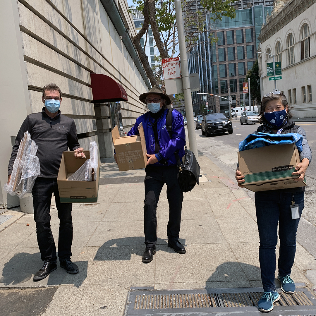 mtilsonthomas's tweet photo. Writing thank you notes and packing up with Shoko Kashiyama, Oliver Theil, and Joshua. It’s been a great 25 years with the @SFSymphony! https://t.co/qgarqPGA0i