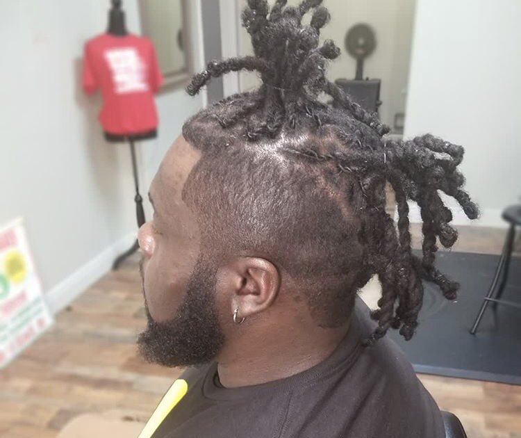 FatBeliMakaveli's tweet image. Just because I wanna flex my length right quick ❤️ S/O to my loctician #Locd #LocdKing
