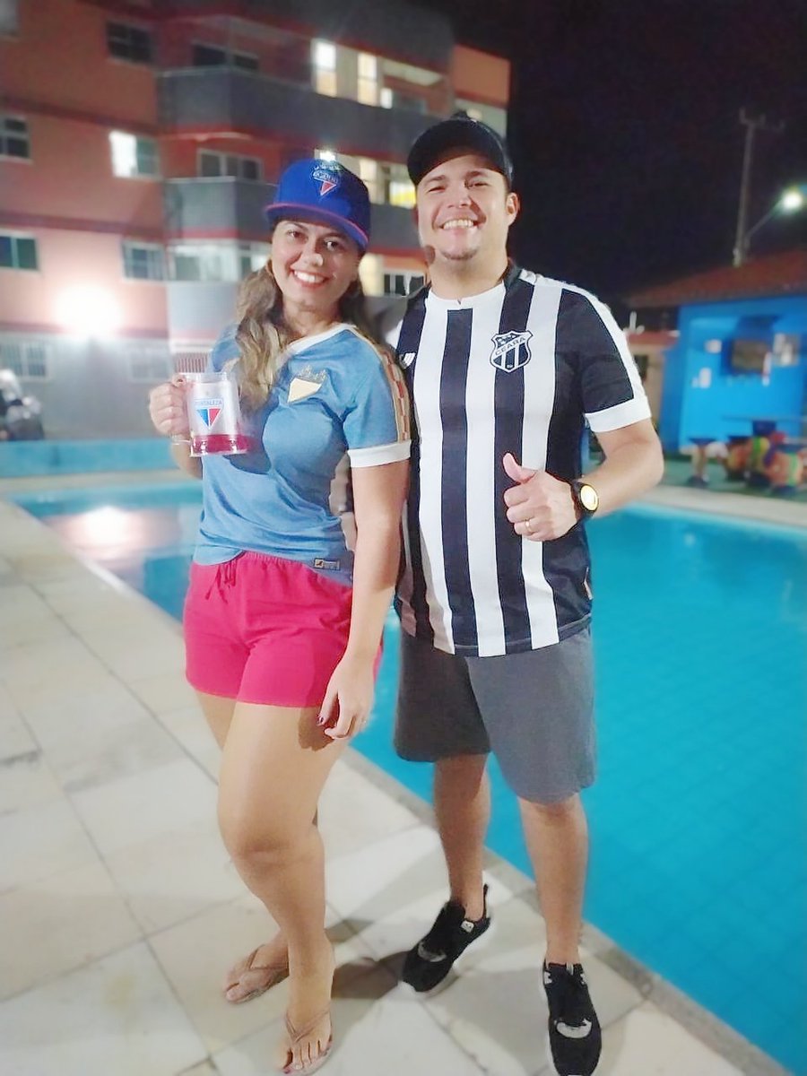 laraliselima's tweet photo. @tvdiario Aqui o Clássico Rei é em Casa! Manda bj aí Lara e Emmanuel #FutebolNaTvd https://t.co/tYtlfCkMOJ