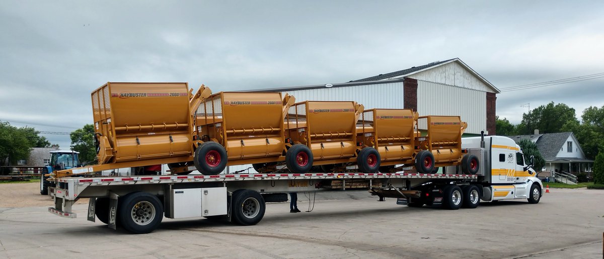 KramerRanchHand's tweet photo. The first truck load of Haybuster 2660's showed up today. Make sure you take advantage of early season pricing. 
#haybuster
#baleprocessor 
#balefeeder 
#kramermanufacturing https://t.co/Q7aVzE23wd